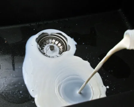 Zakaj mleka ne smemo zlivati v odtok?