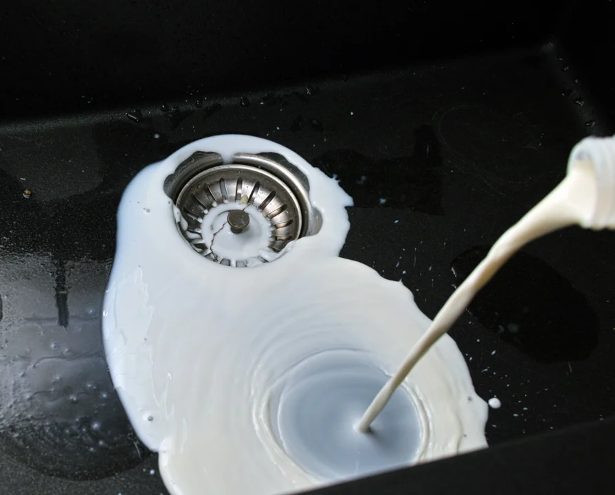 Zakaj mleka ne smemo zlivati v odtok?