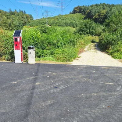 Urejeno parkiranje pod Joštom