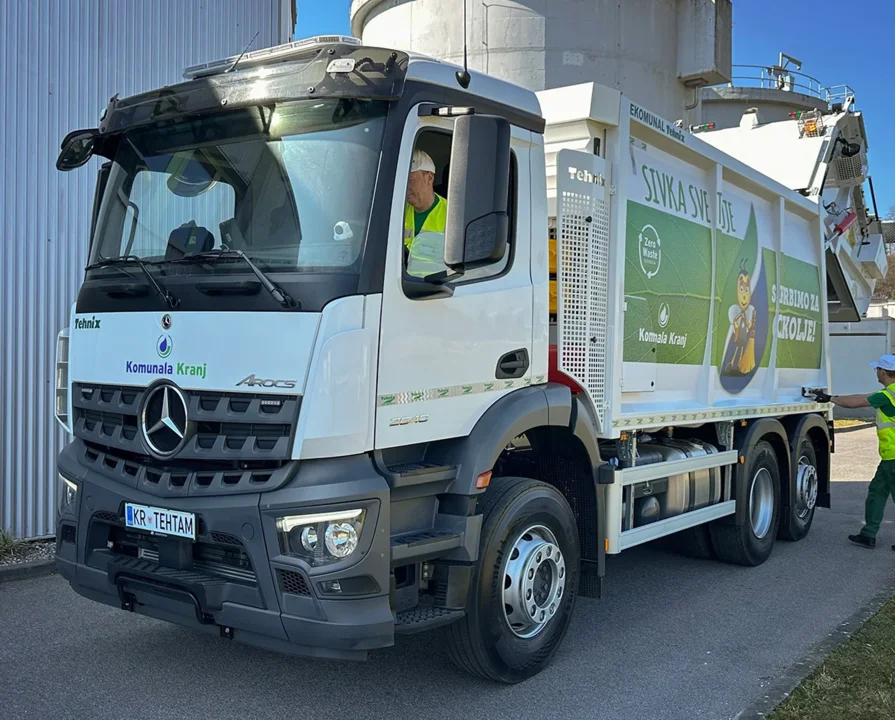 Komunala Kranj prva v Sloveniji s tehtnico na smetarskem vozilu