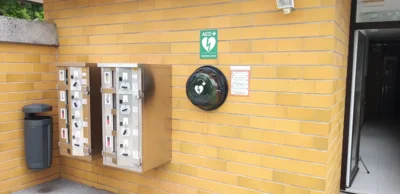 Nov zunanji defibrilator na Mestnem pokopališču Kranj