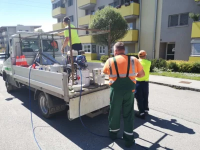 Novice s terena - barvanje talnih oznak