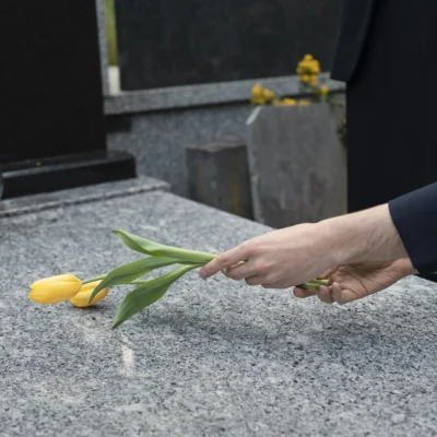 Svečke na kamenčkih za trajnostno osveščanje